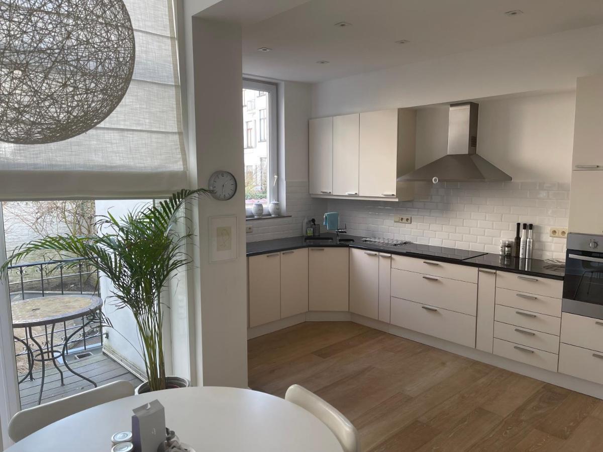 Apartment In Trendy Chatelain Center Brussels Area Little Garden Internet Wifi Exterior photo